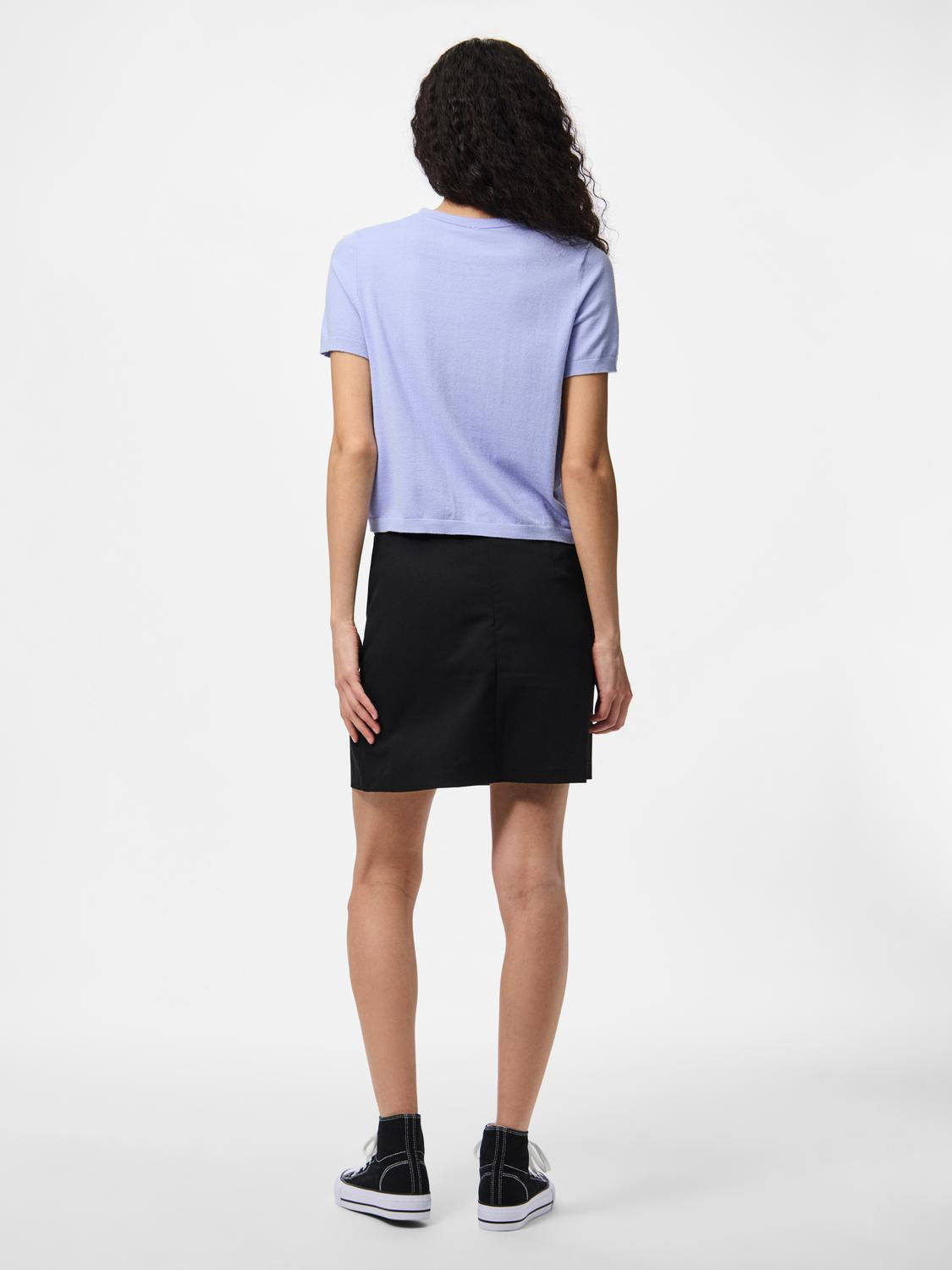 model_shot-back